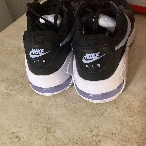 - NWT ladies Nike Air Max Excee athletic shoe in size 6 - Picture 6 of 10